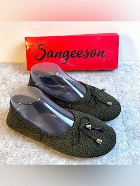 Sangeeson ballet flats featuring a textured knit upper and a decorative bow 8.5